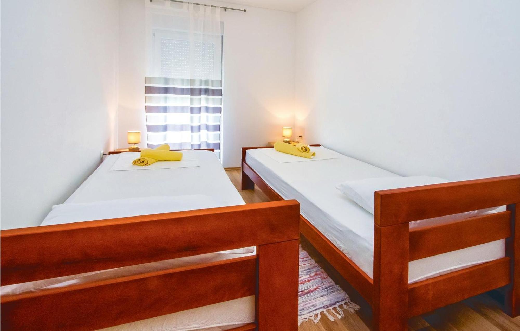Two-Bedroom Apartment in Mali Rat Sumpetar Buitenkant foto