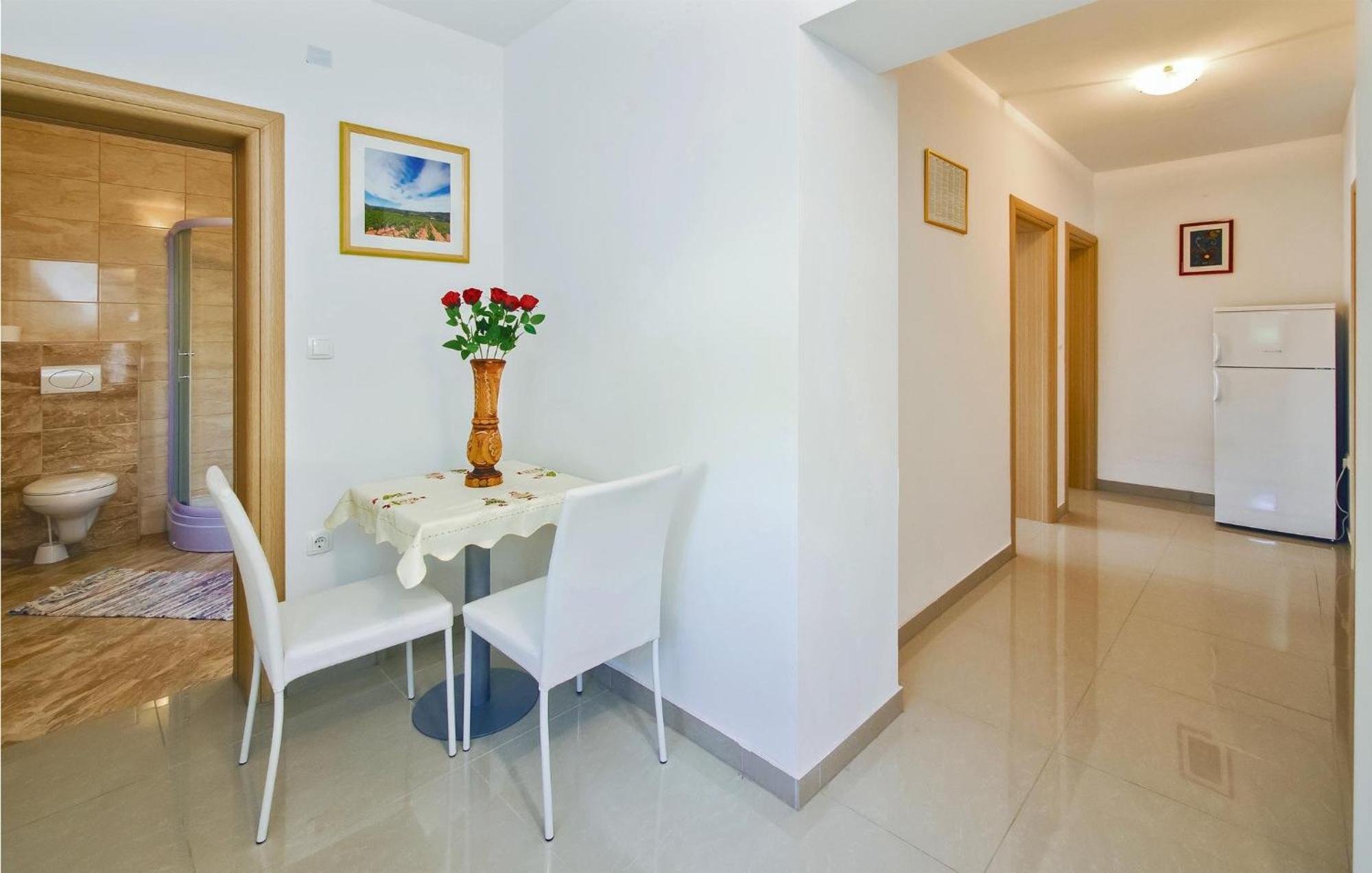 Two-Bedroom Apartment in Mali Rat Sumpetar Buitenkant foto