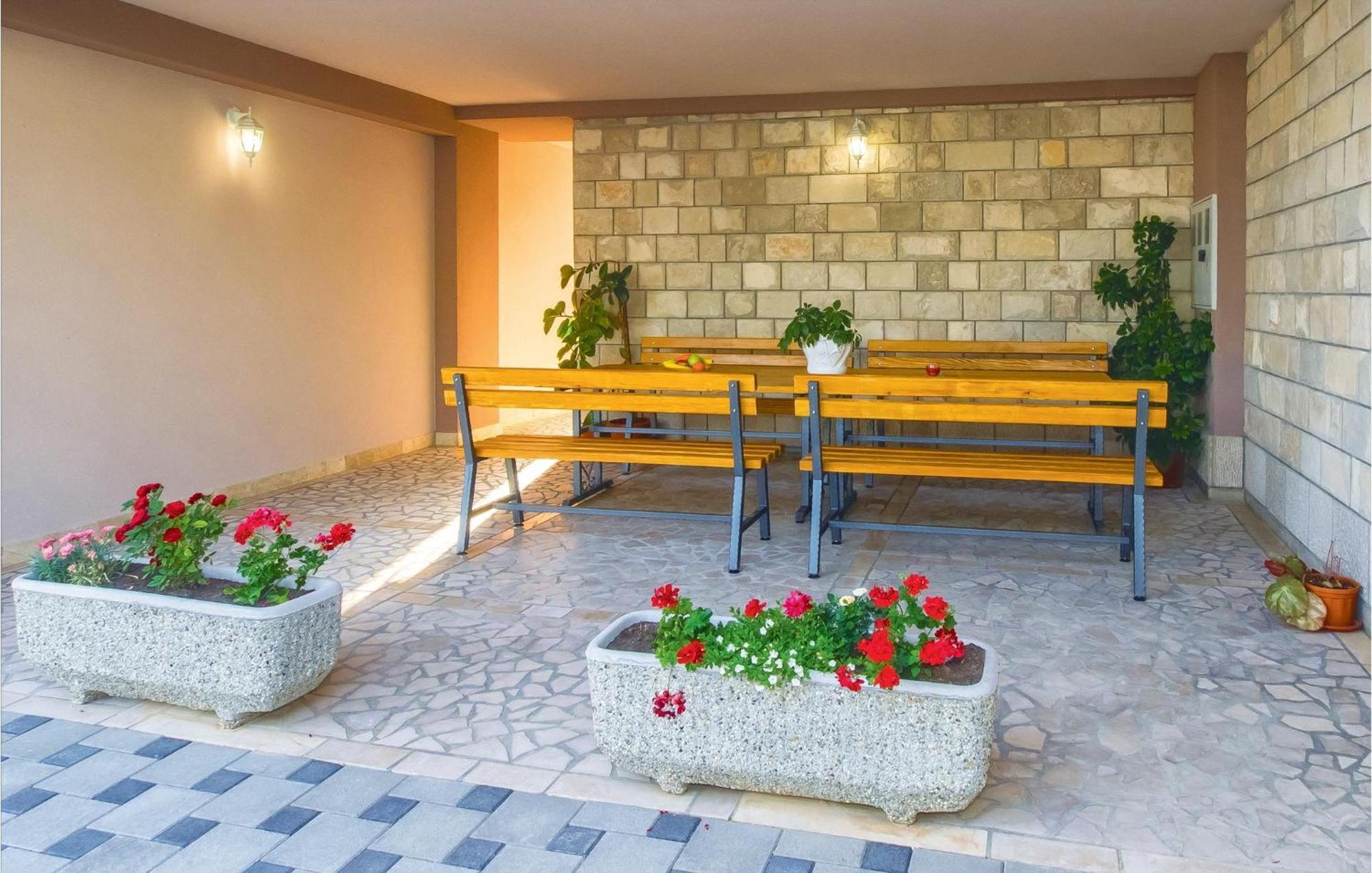 Two-Bedroom Apartment in Mali Rat Sumpetar Buitenkant foto