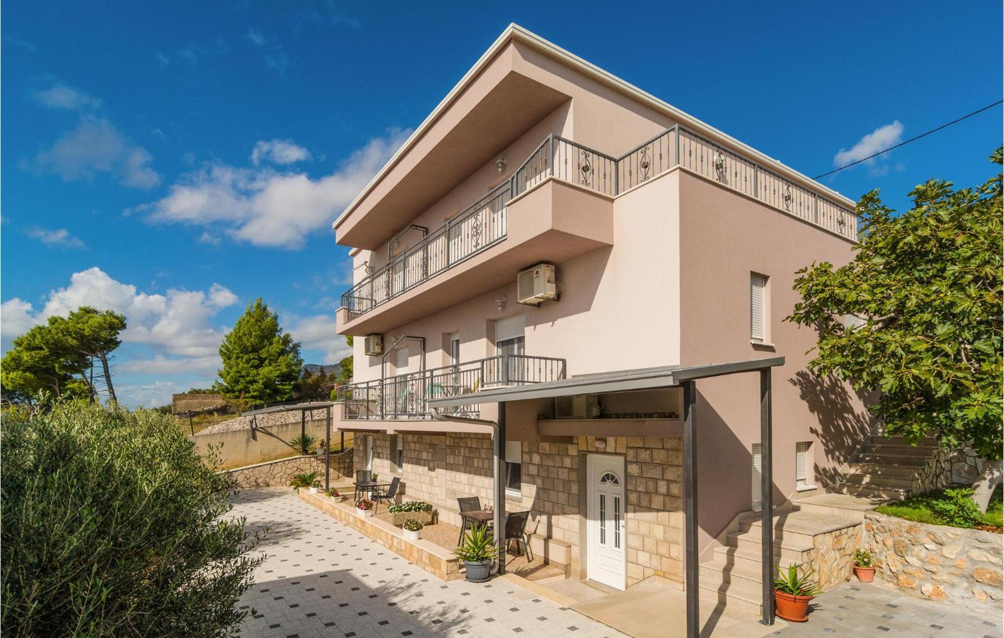 Two-Bedroom Apartment in Mali Rat Sumpetar Buitenkant foto